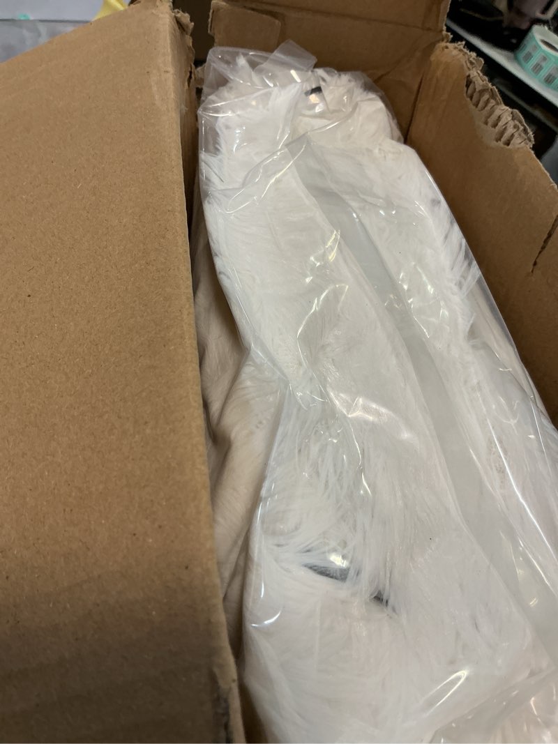 Condition photo showing Good Condition for EMME Luxury White Fuzzy Duvet Cover Set King Size 3 Pieces Fluffy Comforter Cover Set for King Bed Shaggy and Plush Soft Bedding Duvet Covers (White, King) 01-white King/Cal. King
