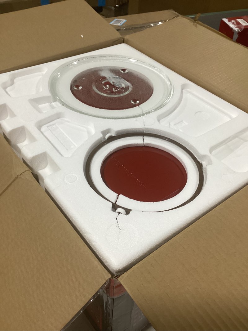 Condition photo showing Good Condition for Galanz GLCMKZ09RDR09 Retro Countertop Microwave Oven with Auto Cook & Reheat, Defrost, Quick Start Functions, Easy Clean with Glass Turntable, Pull Handle, 0.9 cu ft, Red