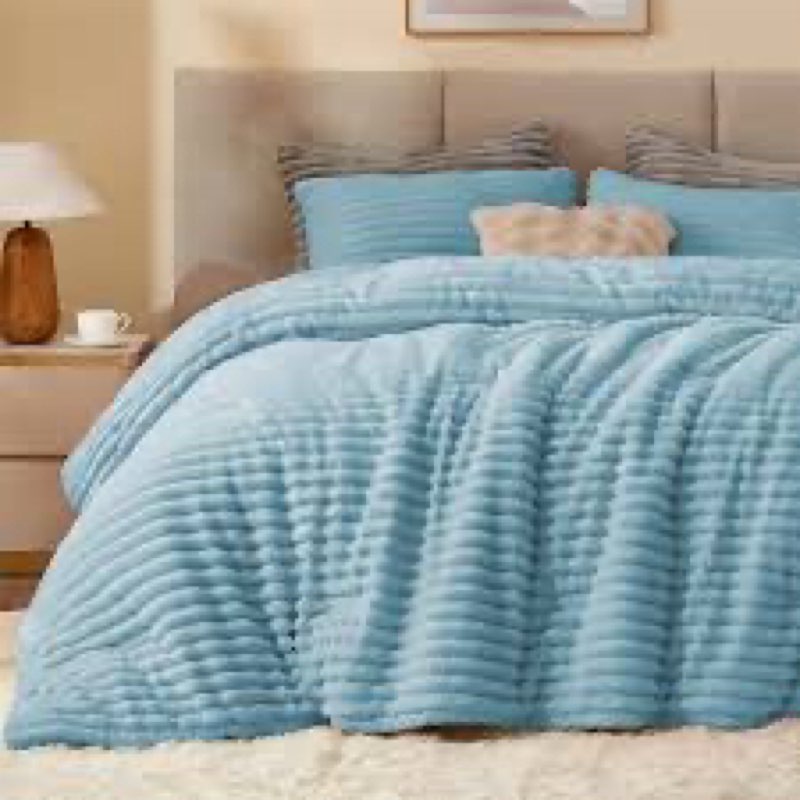 Bedelit blue queen comforter set (similar to stock photo, main description did not populate)