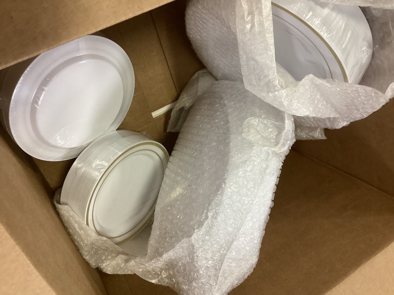 Condition photo showing Good Condition for ((Incomplete))BESTVIP 700PCS Clear Gold Disposable Dinnerware Set (100 Guests), Plastic Plates for Party, Wedding, Party Supplies Include: 200 Plastic Plates, 100 Gold Silverware, 100 Cups, 100 Napkins