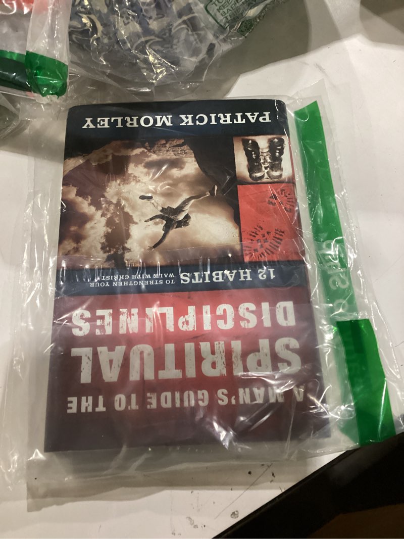 A Man's Guide to the Spiritual Disciplines: 12 Habits to Strengthen Your Walk With Christ