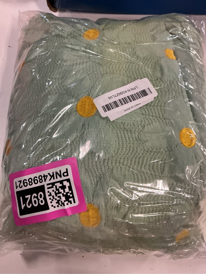 Condition photo showing New/Like New for horaldaily spring summer throw blanket, green daisy soft fuzzy plush faux fur cozy blankets for couch sofa bed lounging, ideal gifts for kids adults wife self, 60x80 green daisy twin(60x80”)