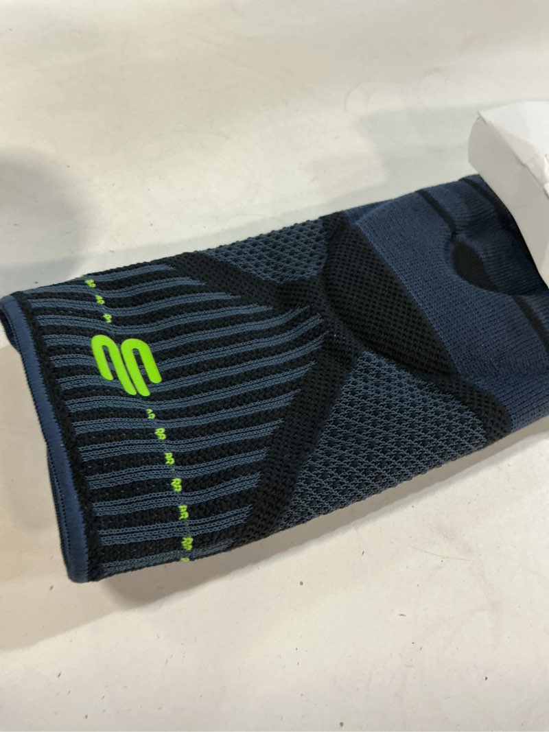 Condition photo showing Good Condition for bauerfeind sports knee support - knee brace for pain relief and stabilization - patellar knee pad for enhanced support - targeted compression - lightweight & durable(size s)