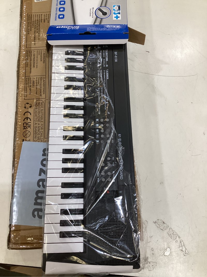 Condition photo showing Good Condition for m sanmersen kids piano, 61-key electronic piano keyboard with microphone, music educational instrument toy, kids keyboard piano for beginners ages 3-12 24.4*6.3*1.8 inch