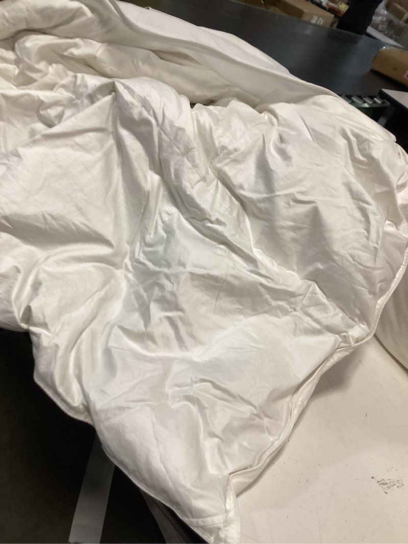 Condition photo showing As Is for quince  premium 2100 series king comforter all season breathable white comforter soft 4d spiral fiber quilted down alternative duvet insert with corner tabs luxury hotel style (90\"x102\") king comforter white comforter