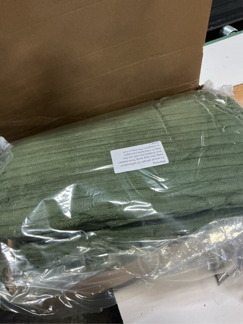 Condition photo showing Good Condition for extra large bath towel set of 6 (40"x80"),oversized bath sheet super soft highly absorbent microfibers quick dry luxury shower towel for bathroom spa gym hotel yoga (olive green, 6piece) olive green 6piece towel set