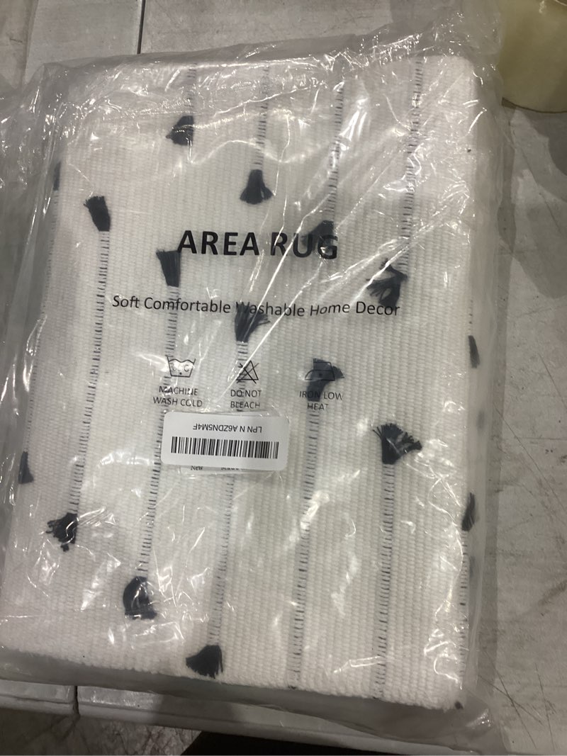 Condition photo showing New/Like New for HAOCOO Hallway Runner Rug 2’x6’,Modern Geometric Ktichen Rug Runners for Hallway,Woven Cotton Diamond Washable Rug White Rug Indoor Floor Carpet for Entryway Laundry Bedroom Living Room 2' x 6' (Runner) White