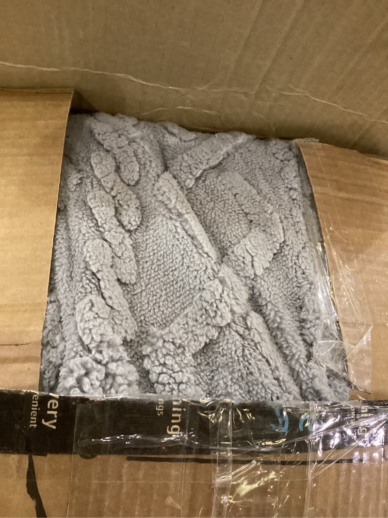 Condition photo showing Good Condition for ACCURATEX Duvet Insert King Comforter - 400GSM Fluffy Down Alternative Fill Hotel Collection Heavyweight Comforter,Soft Warm Thick Duvet for Winter, 8 Corner Tabs - Machine Washable,White,104x90 White King