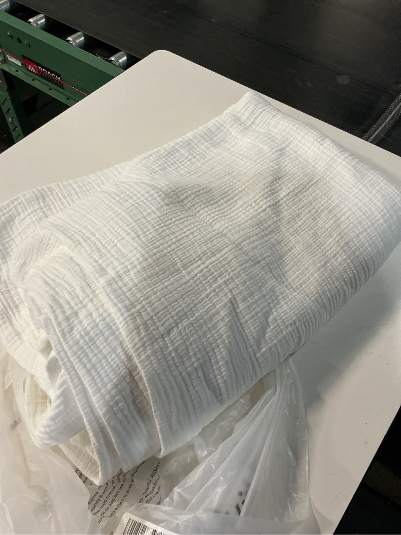 Condition photo showing Good Condition for organic cotton gauze blanket, full/queen, white
