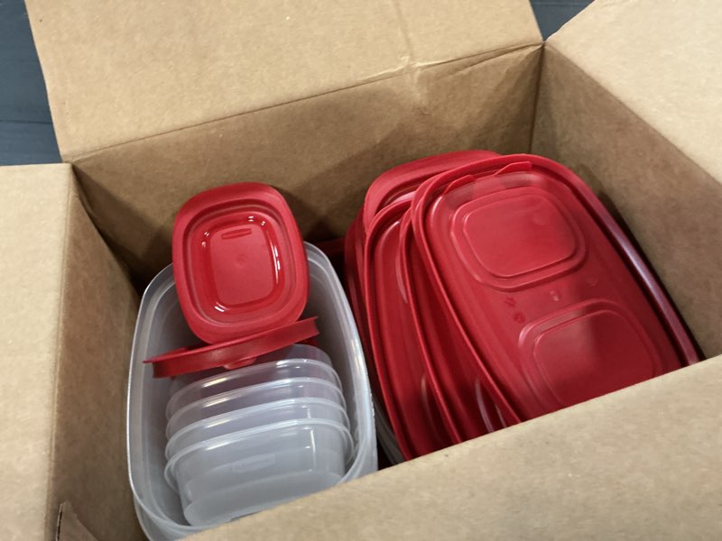 Condition photo showing Good Condition for rubbermaid easystore containers with lids, 30-piece set