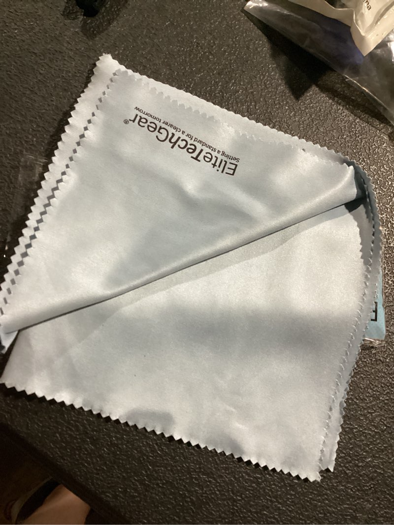 Condition photo showing As Is for (only one) elite tech gear microfiber cloth - 4-pack oversized cleaning cloths. washable and durable microfiber cleaning cloth for glasses, lenses, electronics and screens. high tech quality material 12\" x 12\"