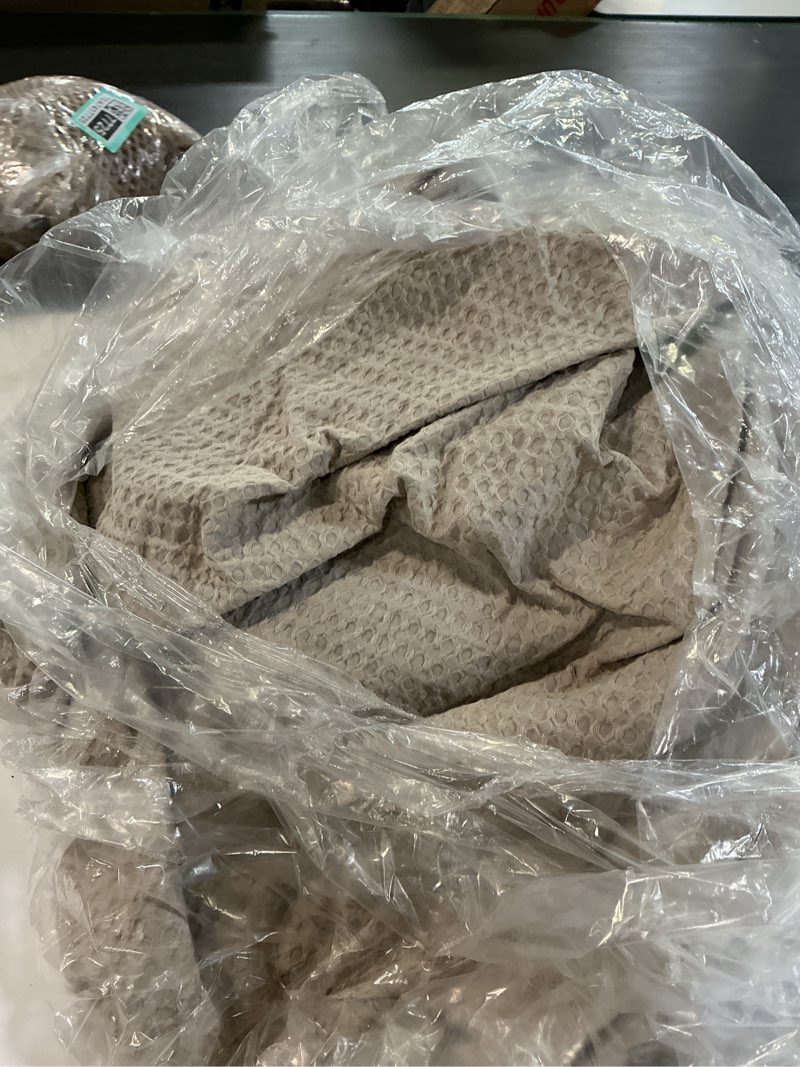Condition photo showing As Is for organic luxe honeycomb duvet cover color: undyed(unknown size)