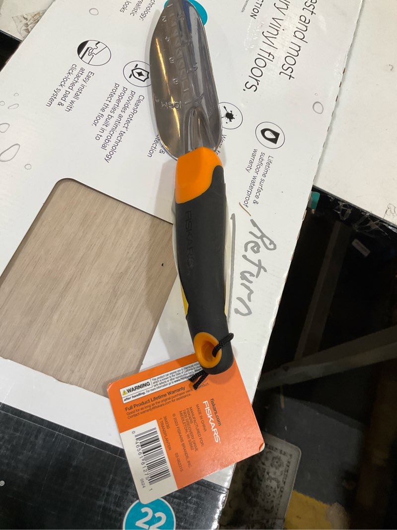 Condition photo showing New/Like New for fiskars 7.25-in aluminum hand transplanter