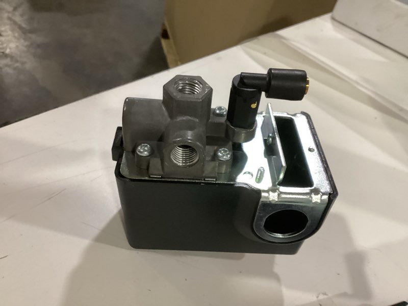 Condition photo showing New/Like New for replace for condor mdr 11/11 ea pressure switch 26 amps 120/240 volts 120-155 psi