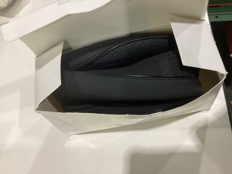 Condition photo showing Good Condition for ouzorp car steering wheel cover, microfiber leather steering wheel covers with anti-slip lining, universal 14.5-15 inchs black black,medium(standard) size[14.5"-15"]