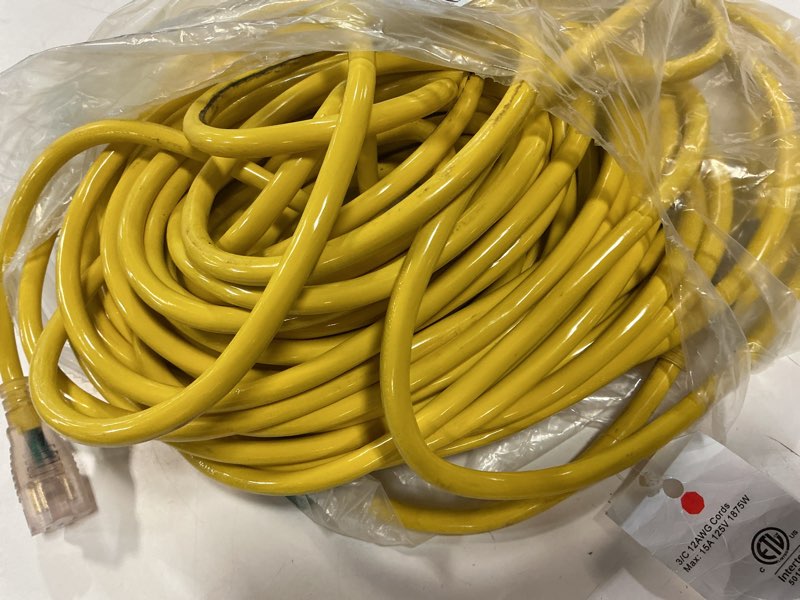 Condition photo showing Good Condition for waterproof with lighted end, flexible cold-resistant 3 prong electric cord outside, 15amp 1875w 12awg sjtw
