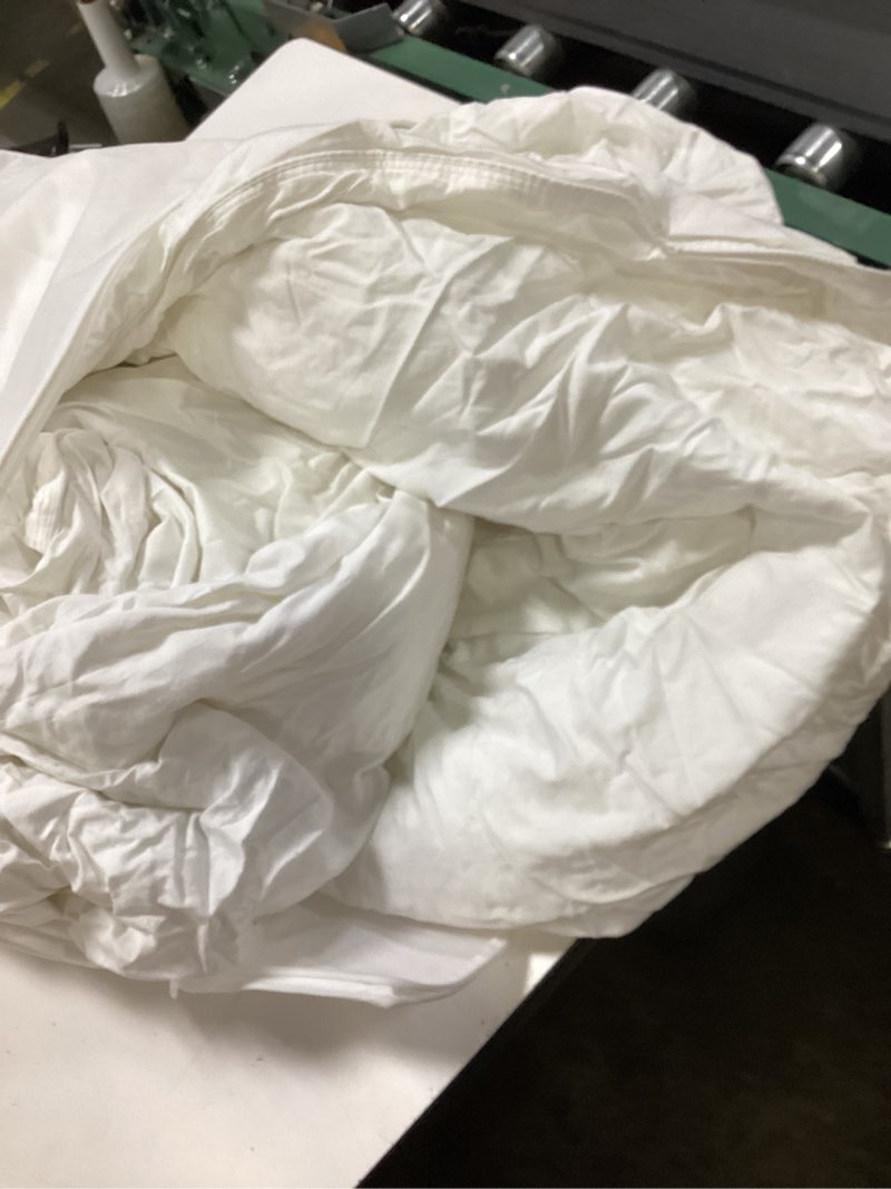 Condition photo showing Good Condition for all-season premium down alternative comforter, full/queen, white