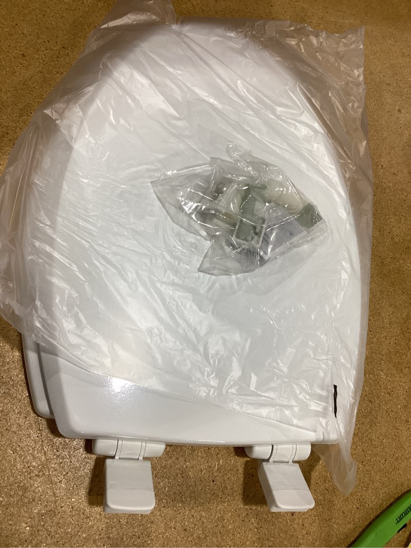 Condition photo showing New/Like New for mayfair 1847slow 000 kendall slow-close  removable enameled wood toilet seat that will never loosen  1 pack elongated - premium hinge  white