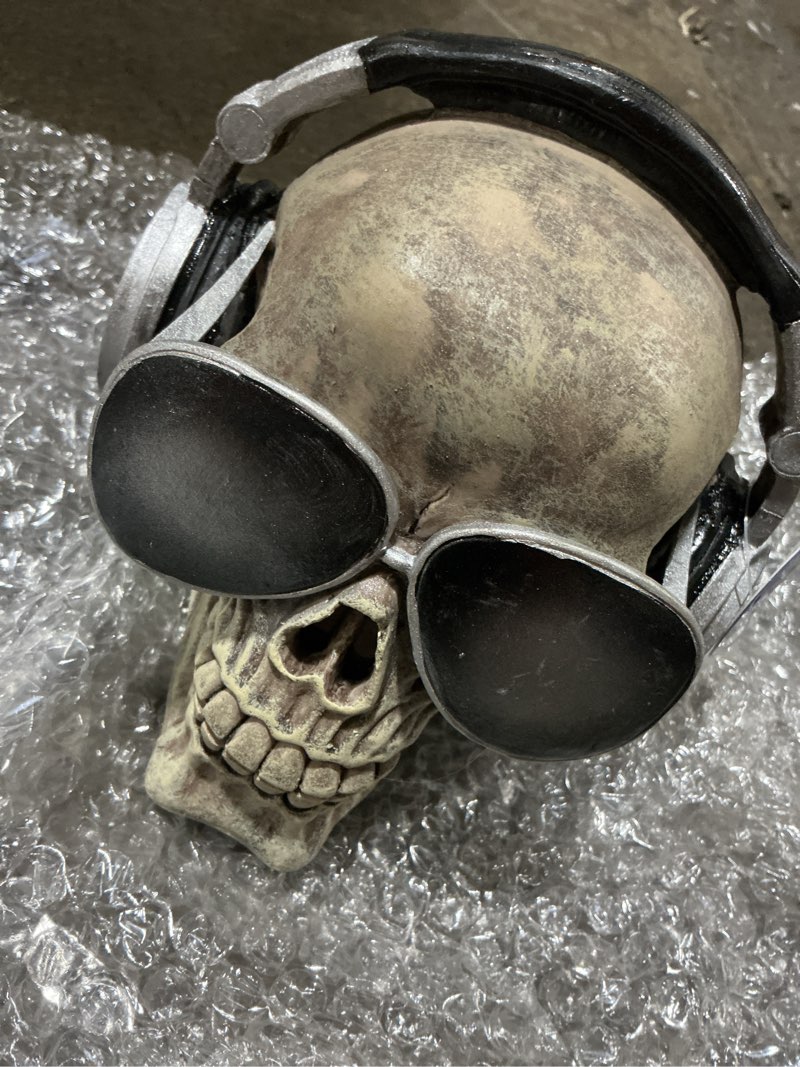 Condition photo showing New/Like New for Skull Wearing Sunglasses Aquarium Ornament