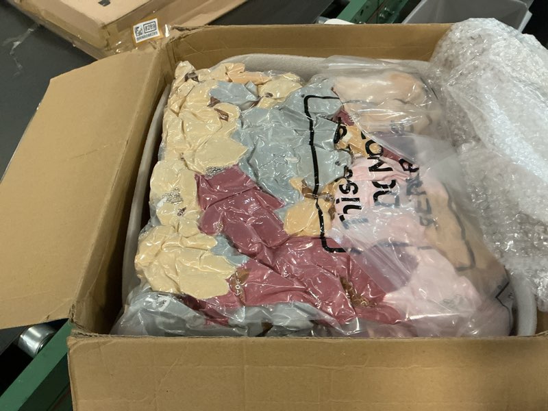 Condition photo showing New/Like New for poen 300 pcs valentine's day heart box gift cards with plush bears toys include 4 inch 100 plush bears toys red 100 heart cards mini stuffed animal set valentine gifts