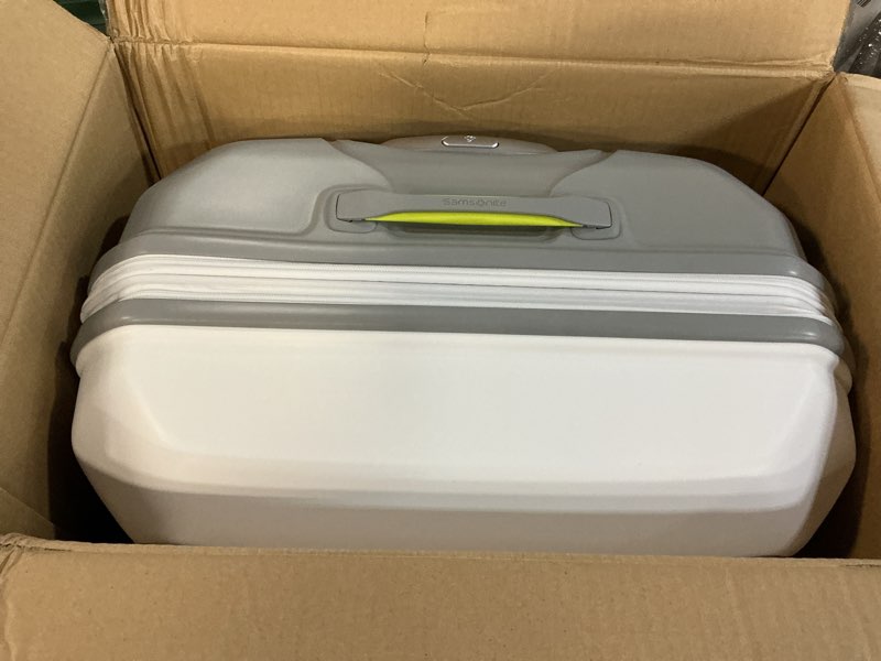 Condition photo showing Good Condition for samsonite freeform 28-inch large luggage with dual 360° spinner wheels - checked suitcase - tsa lock, airline-approved - lightweight durable polypropylene expandable hardshell - white/grey checked-large spinner white/grey
