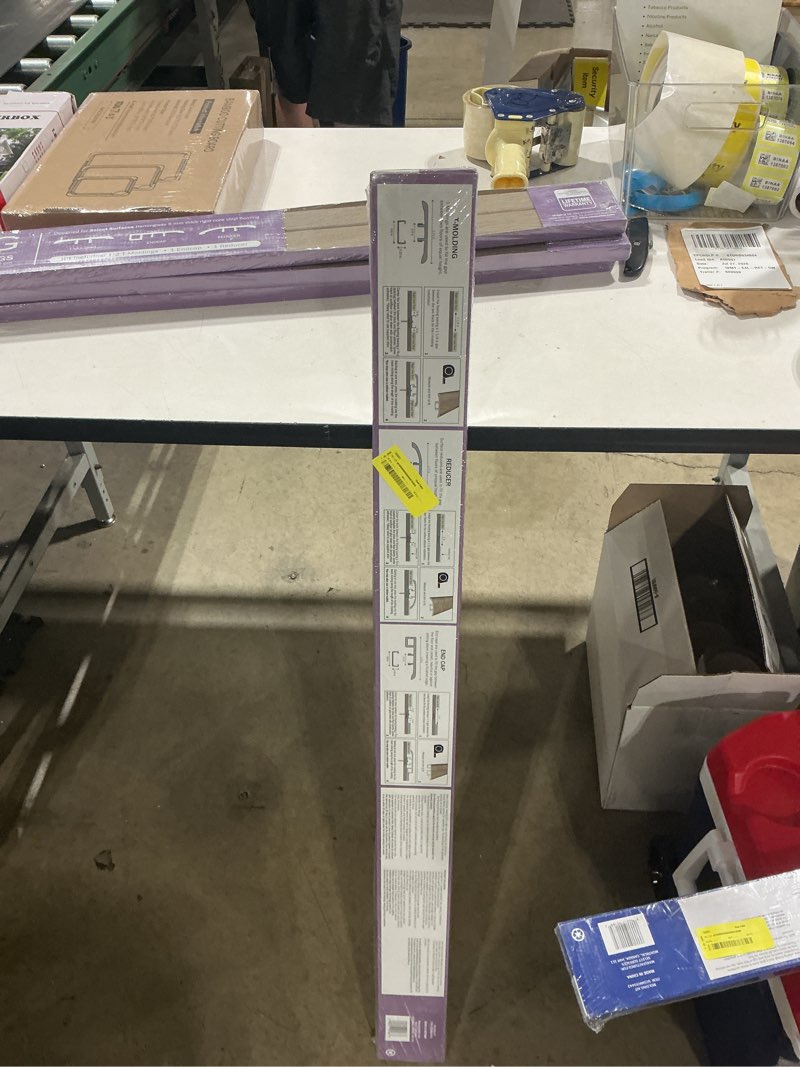Condition photo showing Good Condition for select surfaces molding kit