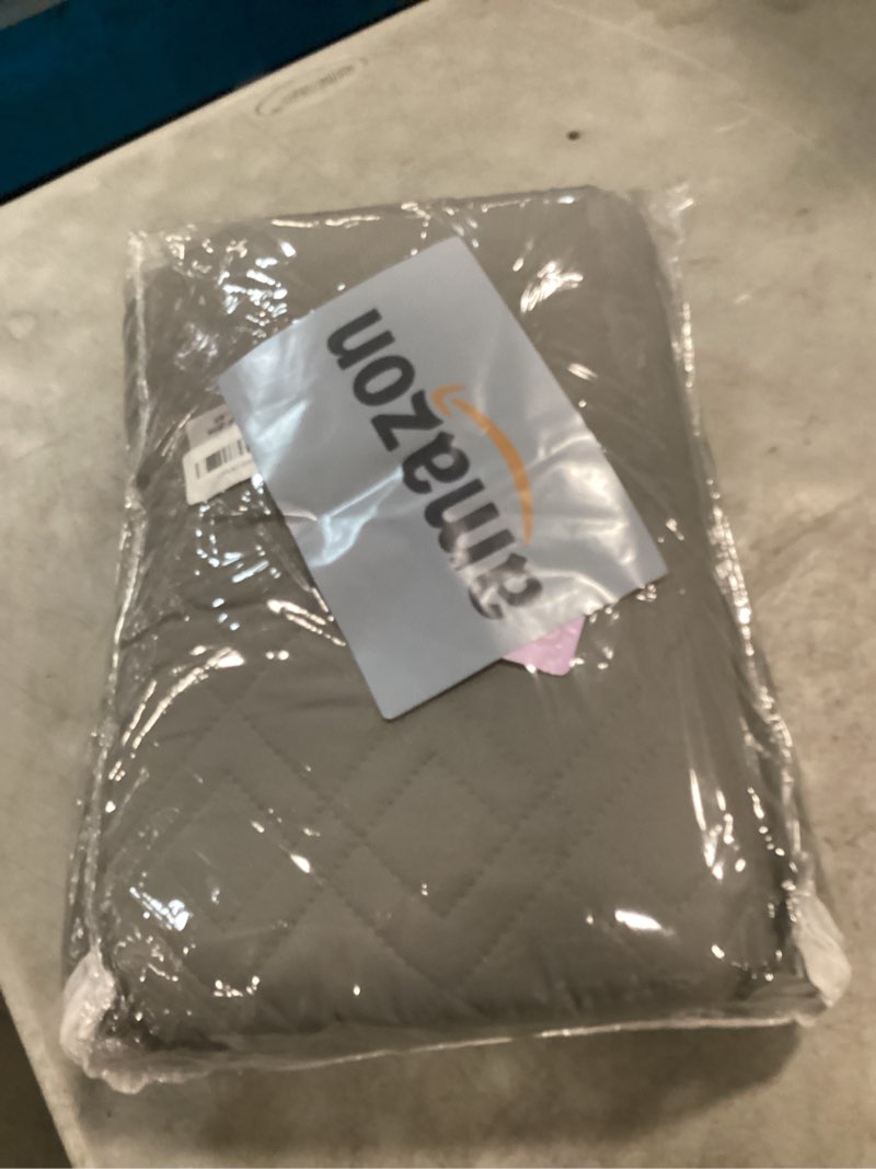 https://lotting-media.assets.bidfta.com/lotting_85a303d9-5802-493d-9173-7d628ae6964c
