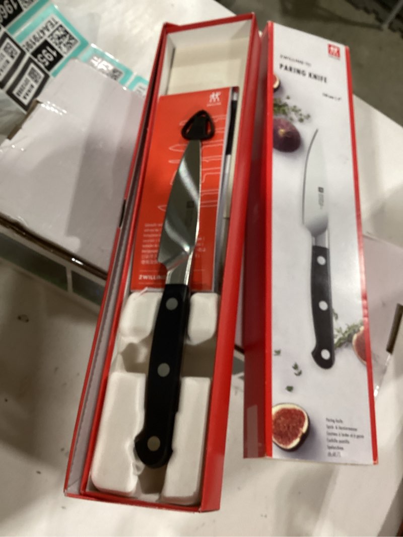 Condition photo showing Good Condition for zwilling pro 4-inch paring knife