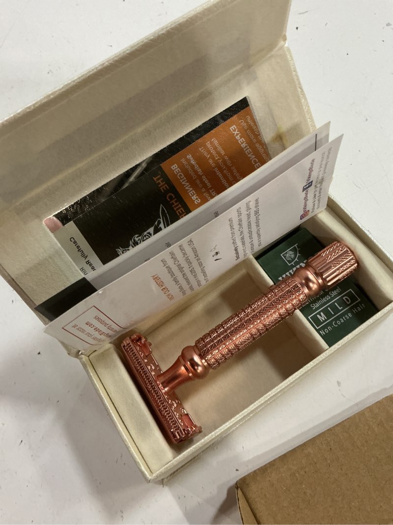Condition photo showing Good Condition for vikings blade double edge safety razor + 5 swedish steel blades + luxury case. smooth, reusable, recyclable (chieftain "hera") frosted rose gold