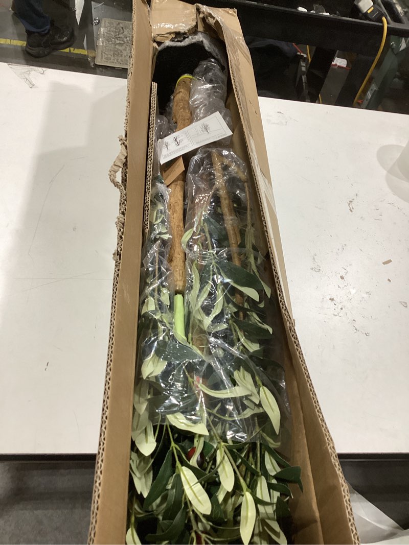 Artificial olive tree