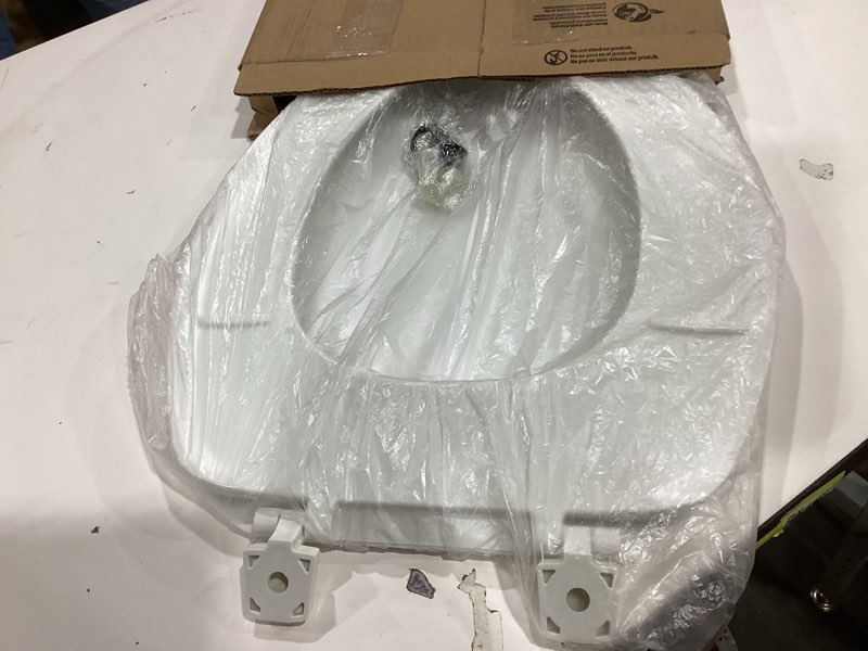 Condition photo showing New/Like New for BEMIS 170 000 Toilet Seat, ELONGATED, Plastic, White