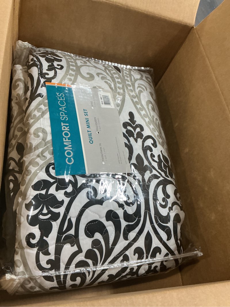 Condition photo showing Good Condition for Comfort Spaces Coco 3 Piece Quilt Coverlet Bedspread Ultra Soft Printed Damask Pattern Hypoallergenic Bedding Set, Full/Queen, Black Coco Damask Black Full/Queen (90 in x 90 in)