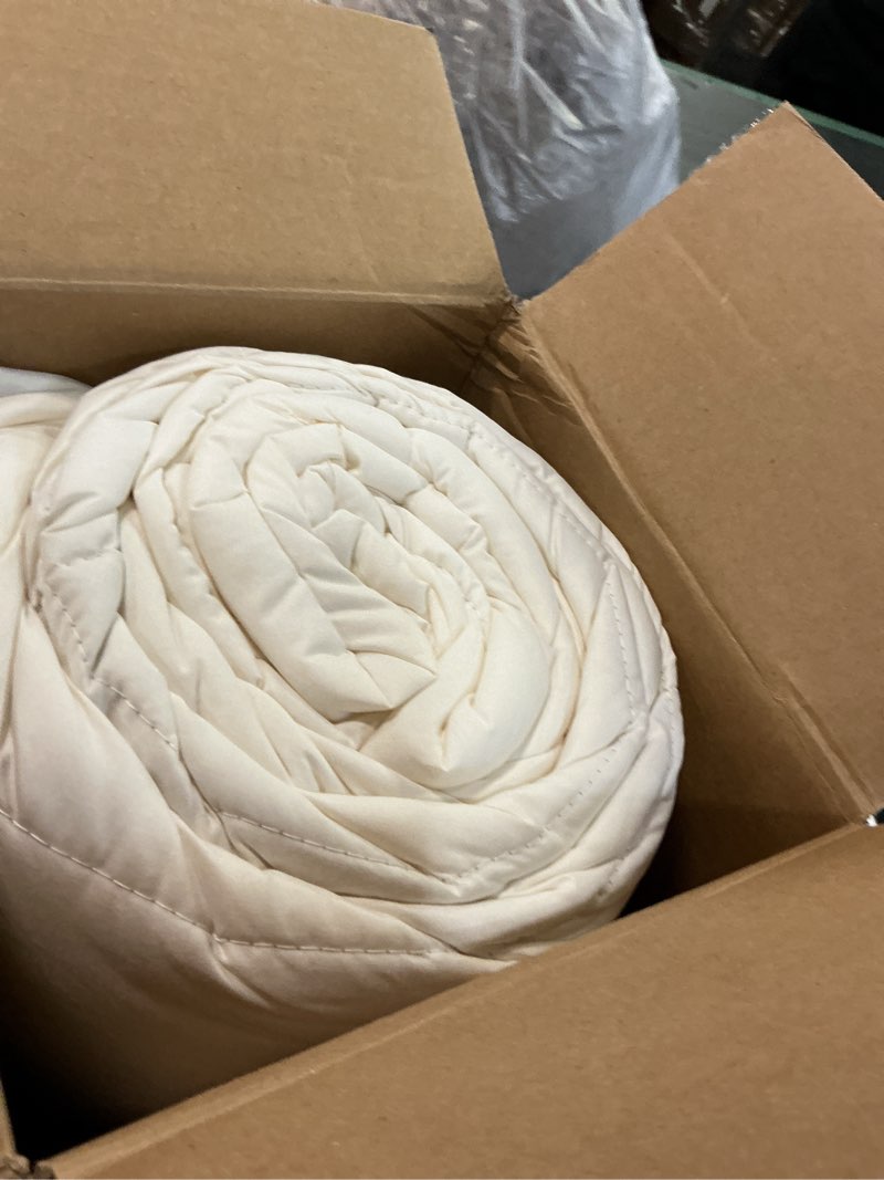 Condition photo showing Good Condition for Modern Threads Down Alternative Microfiber Quilted Reversible Comforter & Duvet Insert - Soft, Comfortable Alternative to Goose Down - Bedding for All Seasons Ivory/Atmosphere Full/Queen