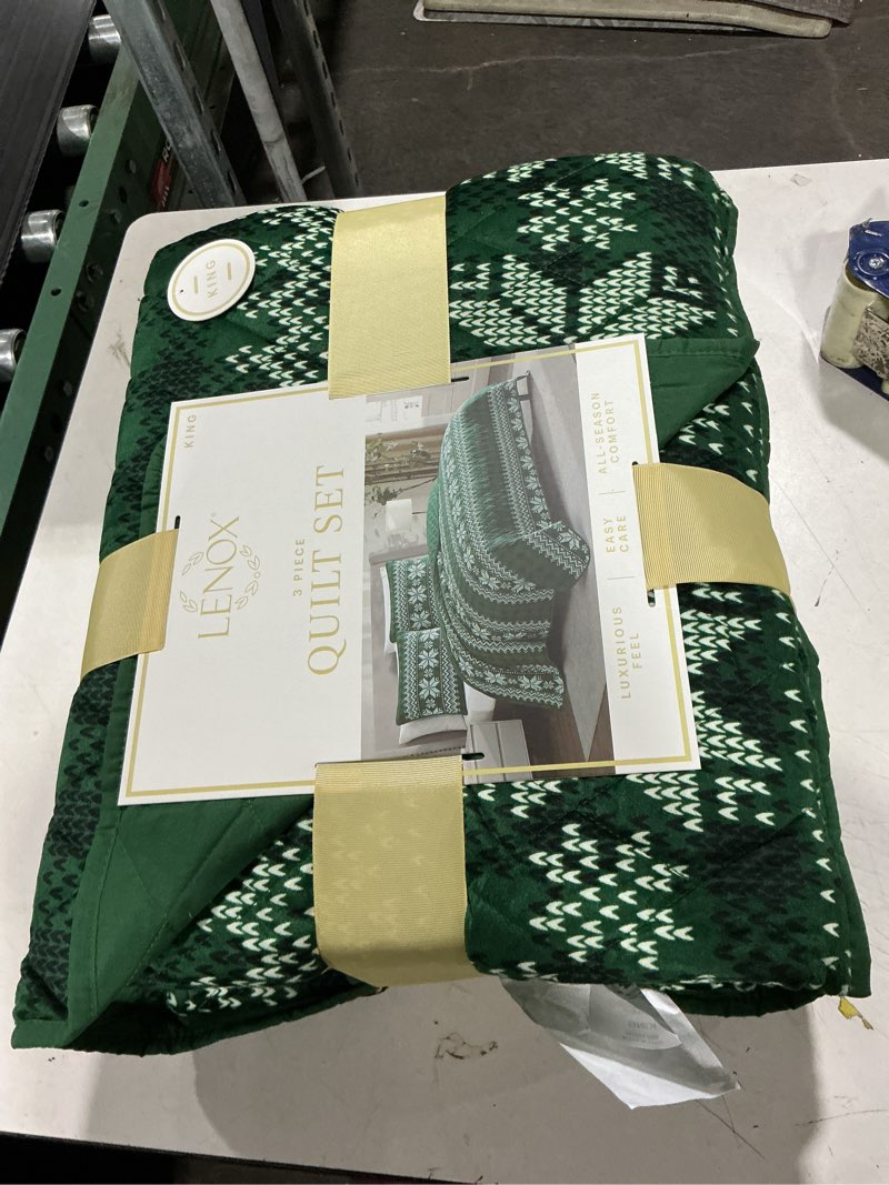 Condition photo showing New/Like New for lenox 3-piece polyester holiday patterened quilt set, king