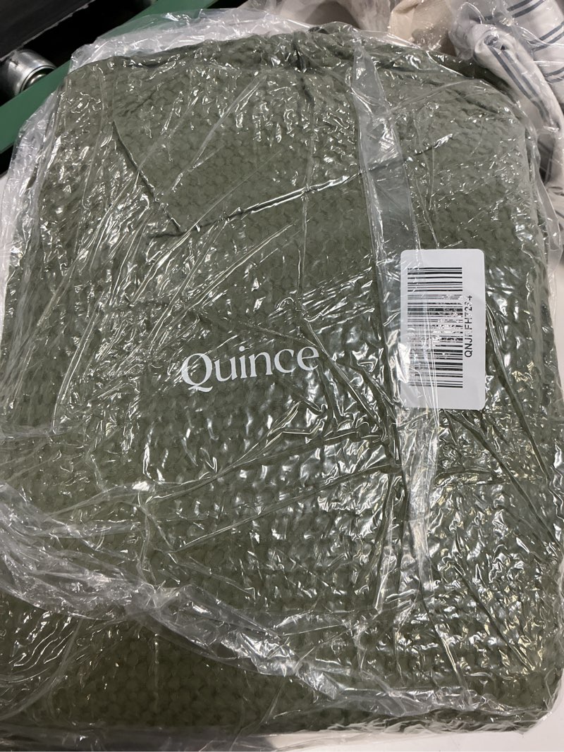 Condition photo showing Good Condition for quince luxe honey comb duvet cover king / olive 