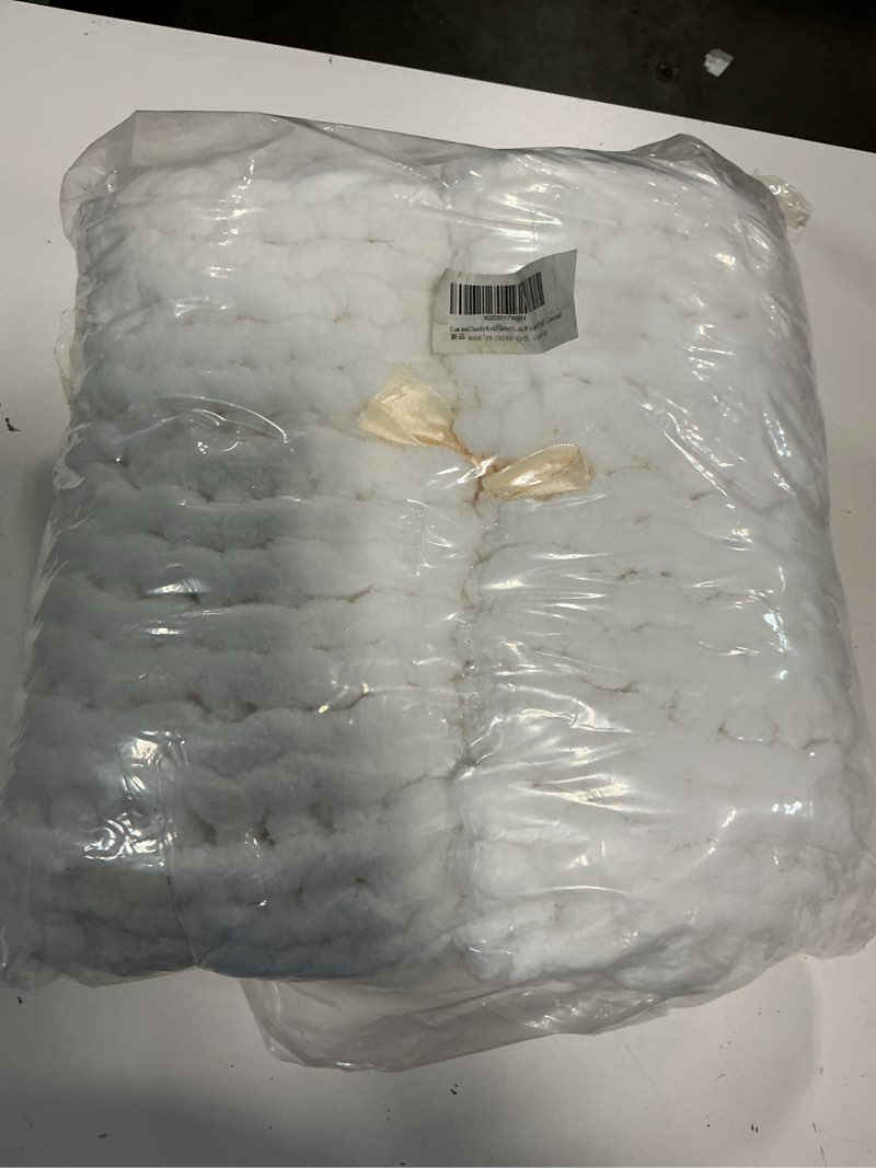 Condition photo showing New/Like New for comtest chunky knit throw blanket chenille, white, 40"x60"(love seat)