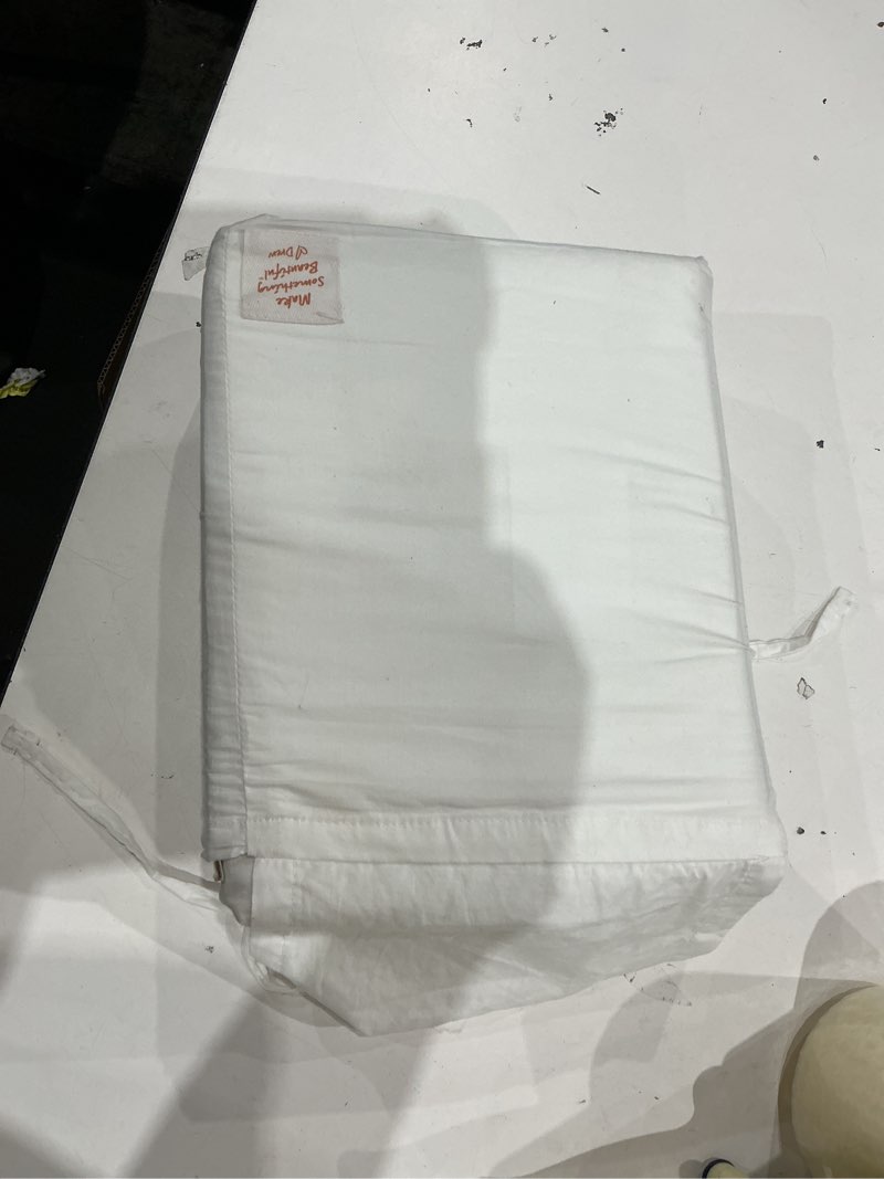 Condition photo showing As Is for sheet set white 