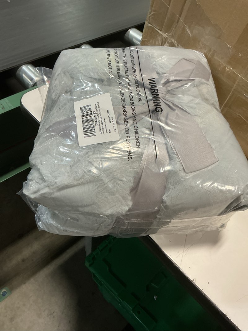 Condition photo showing New/Like New for TOONOW Faux Fur Luxury Throw Blanket,Double Side Soft Fluffy Shaggy Fuzzy Blanket for Couch Sofa Bed (Glacier Gray, Throw) Glacier Gray Throw Size