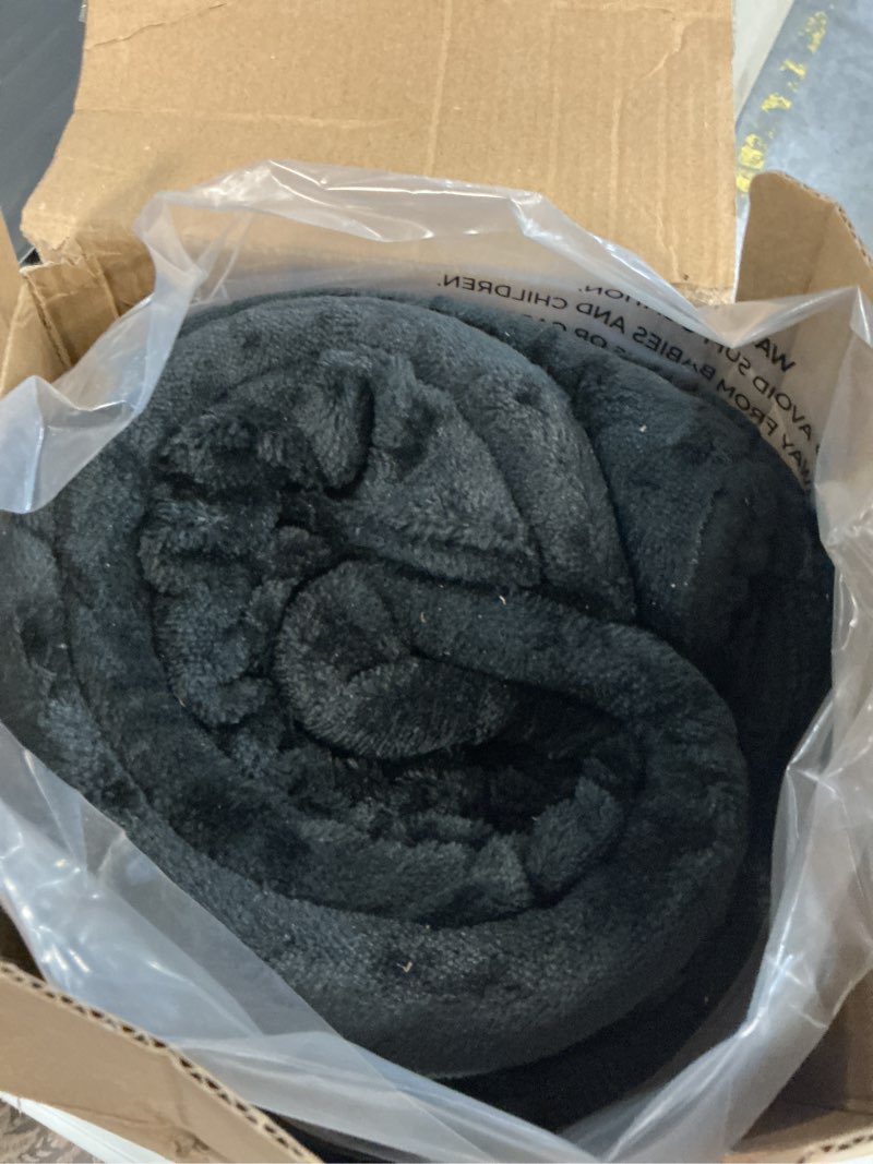 Condition photo showing Good Condition for bedsure gentlesoft sherpa fleece blanket queen size for bed, non-heated, thick and warm throw for women and men, soft fuzzy plush queen blanket for winter, black, 90x90 inches queen (90" x 90") 02 - black