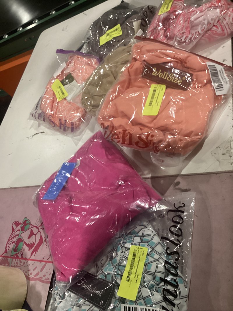 Condition photo showing Good Condition for assorted 2xl womens clothing 