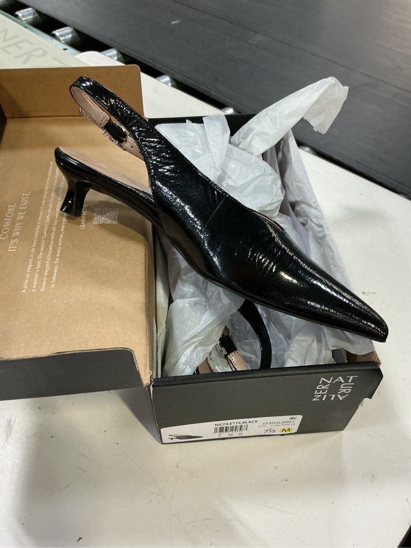 Condition photo showing As Is for naturalizer nicolette 7.5 black leather
