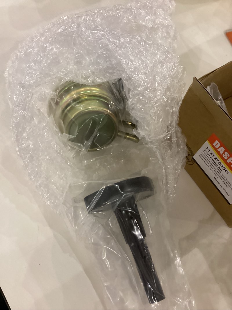 Condition photo showing Good Condition for DASPARTS 113127025G Fuel Pump Kit including 113127025G(Fuel Pump) 113127303(Flange) 113127307A( 100mm Short Drive Rod, Alternator Style), Beetle, Super Beetle 1973-1974