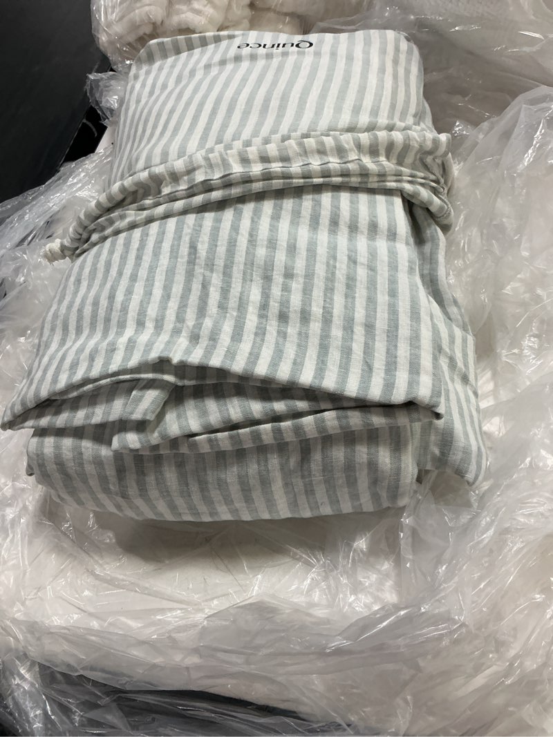 Condition photo showing New/Like New for european linen sheet set, full, mist/white stripe
