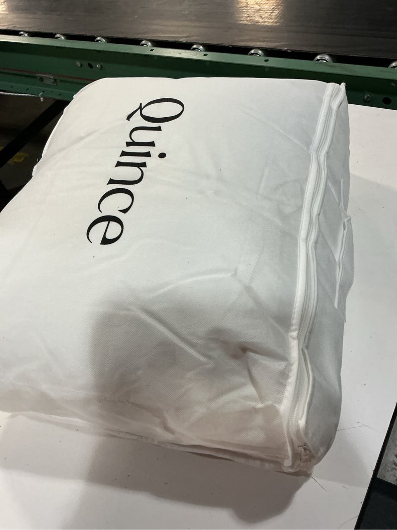Condition photo showing Good Condition for quince premium down alternative comforter, full/queen, white