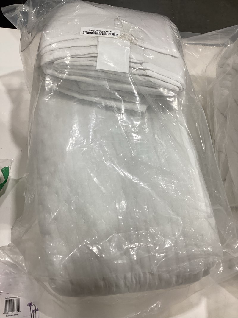 Condition photo showing Good Condition for california design den hand-quilted queen quilt set, 100% cotton fabric, 3 piece white quilt queen si