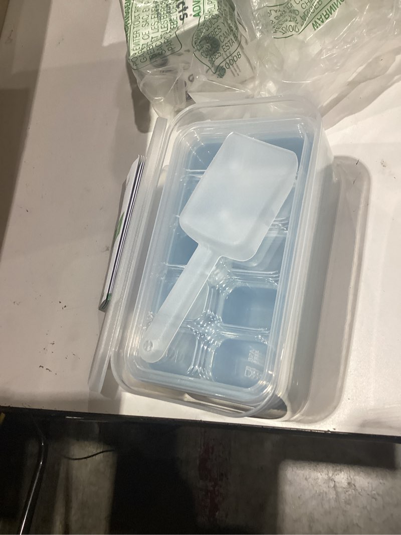 Condition photo showing Good Condition for ice cube tray