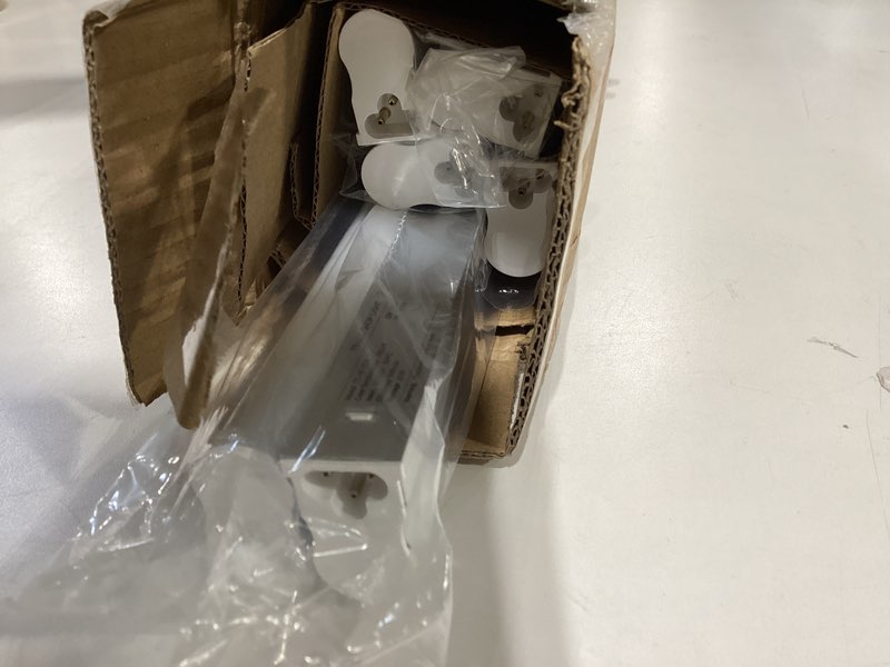 Condition photo showing Good Condition for veriligt 4ft led shop lights (6 pack), 2000lm 6500k super bright white t5 commercial lights, 20w linkable utility integrated single fixture for gym/garage/ceiling/under cabinet, plug & play 6500k super bright white pack of 6