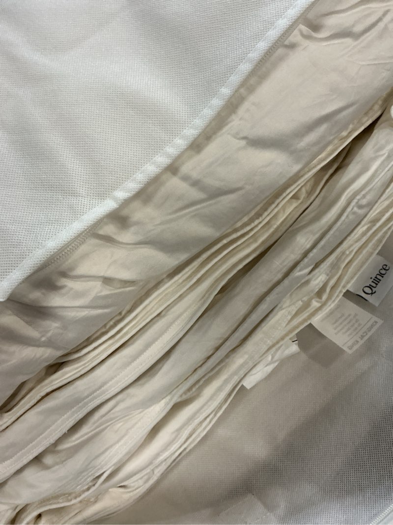 Condition photo showing Good Condition for luxe goose down comforter king/cal king