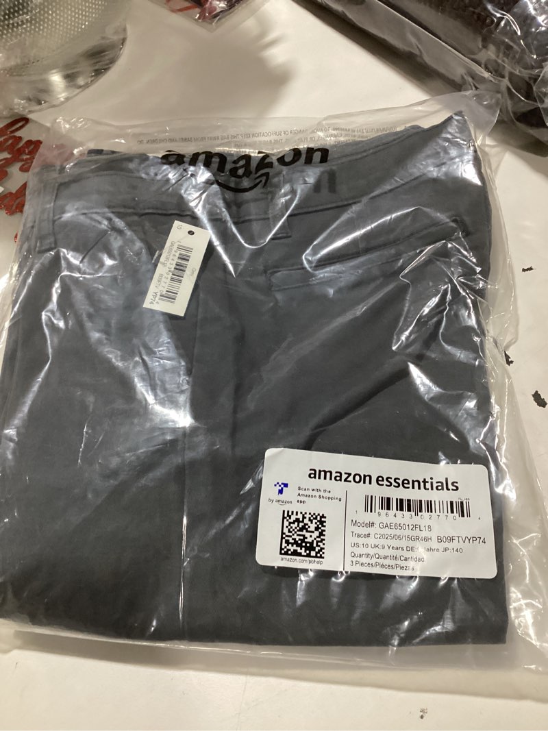 Amazon Essentials Girls' School Uniform Shorts for Kids, Pack of 3, Grey, 10