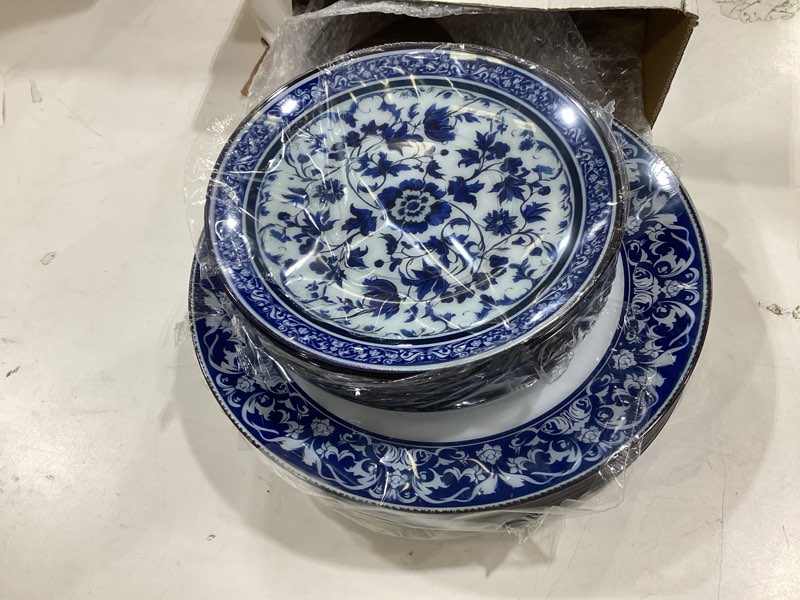 Condition photo showing New/Like New for hioasis 60pcs blue plastic plates set - floral blue & white porcelain design, 10.25" dinner & 7.5" dessert plates disposable for 4th ofjuly & wedding (dishwasher safe, art style) white and blue